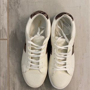 AE casual sneakers